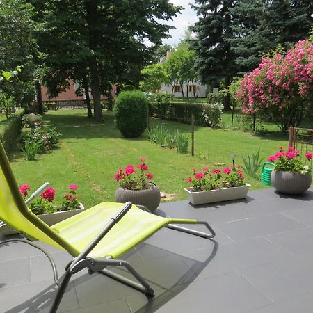Titi Classic & Trendy Apartman Buk Exterior photo