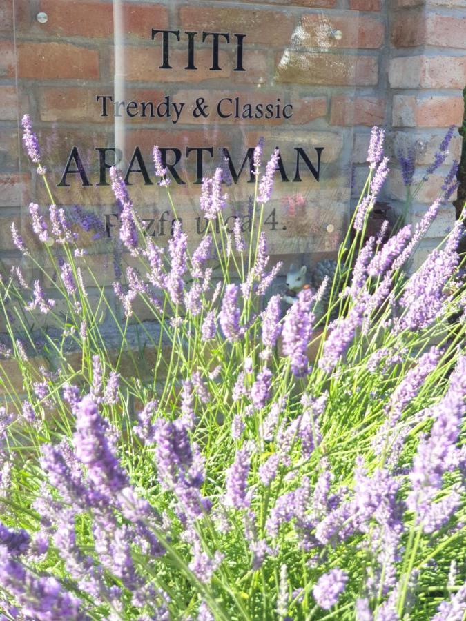Titi Classic & Trendy Apartman Buk Exterior photo