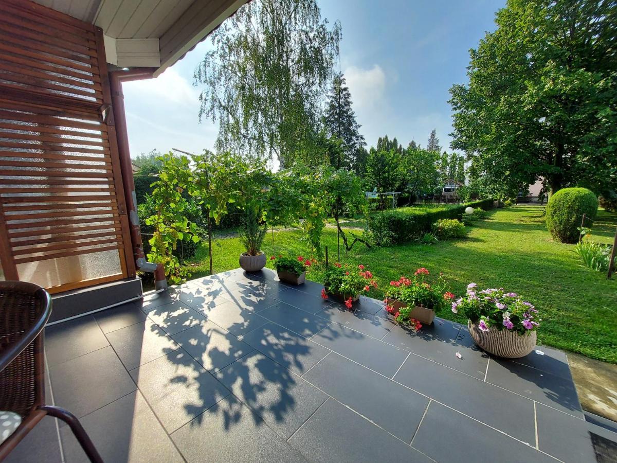 Titi Classic & Trendy Apartman Buk Exterior photo