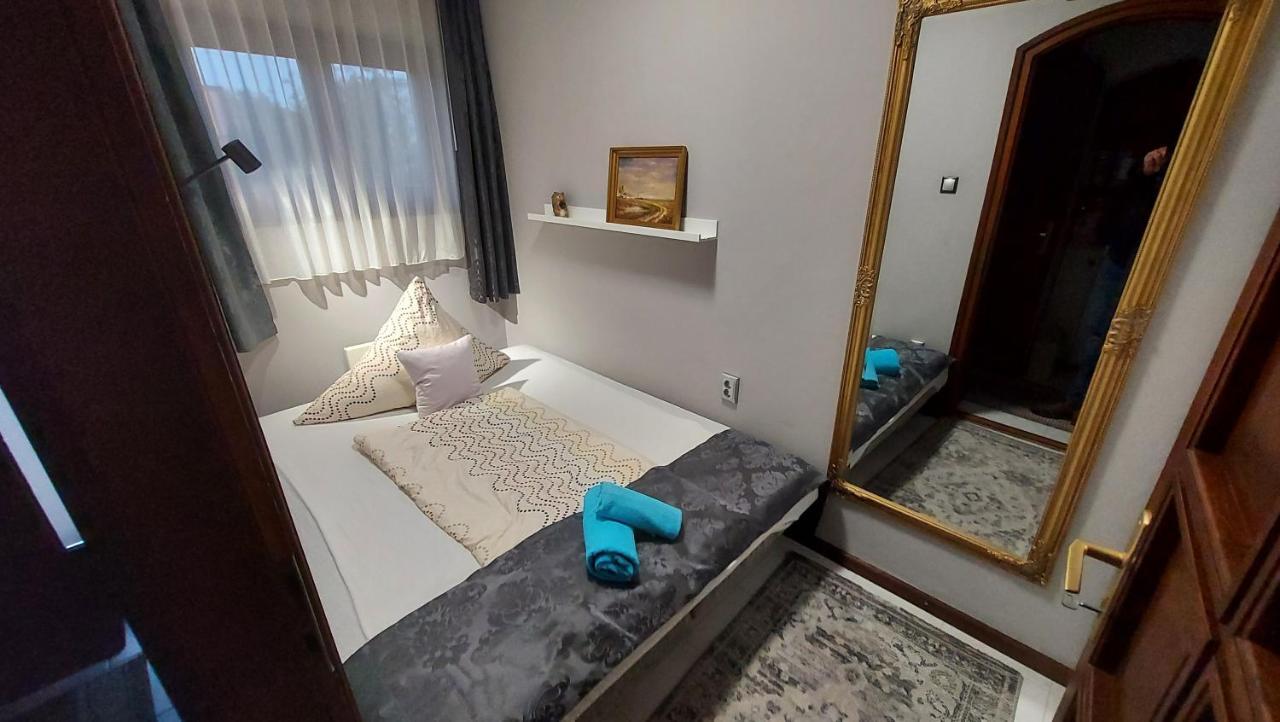 Titi Classic & Trendy Apartman Buk Exterior photo